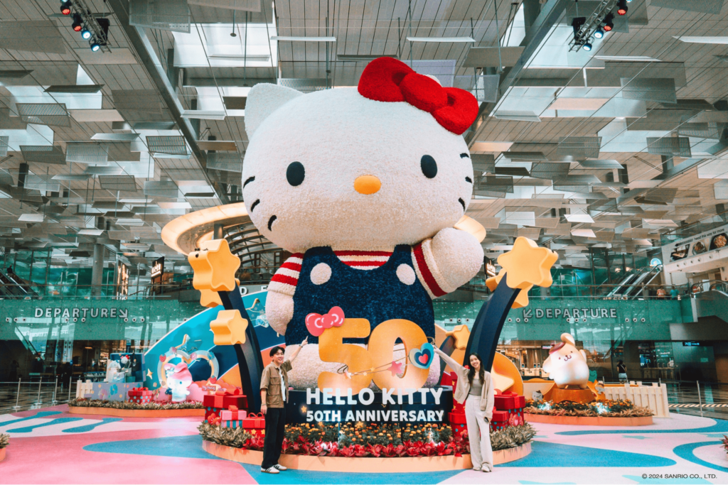 Hello Kitty Festive Wonderland - hello kitty topiary