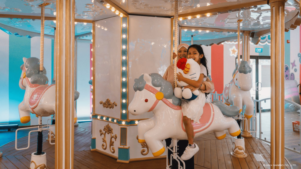 Hello Kitty Festive Wonderland - carousel ride